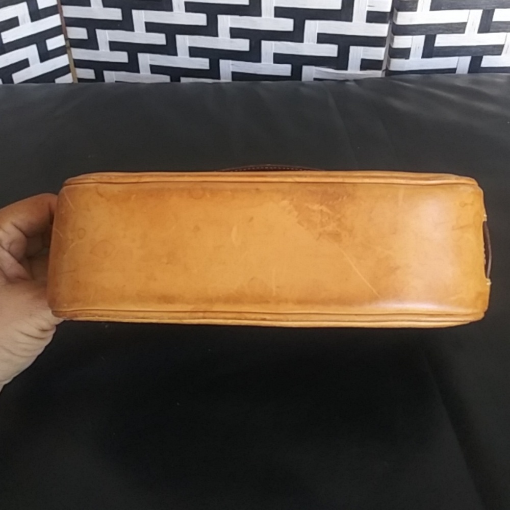 Coach hand bag - Picture 3 of 5